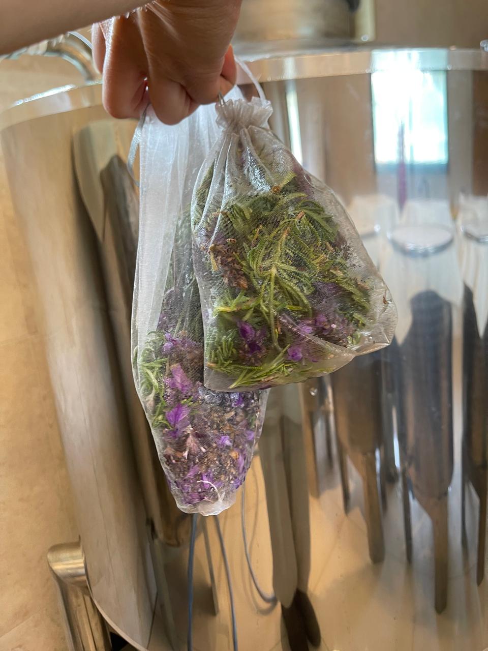 Infusión de flores en el fermentador